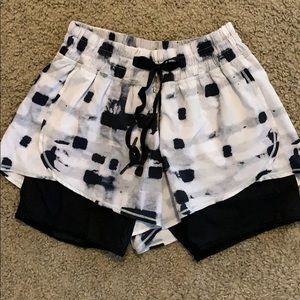 Lululemon black and white running shorts size 8